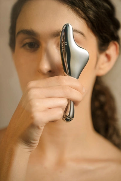 Hadaka Sōleil Solar Powered Microcurrent Gua Sha Sculptor